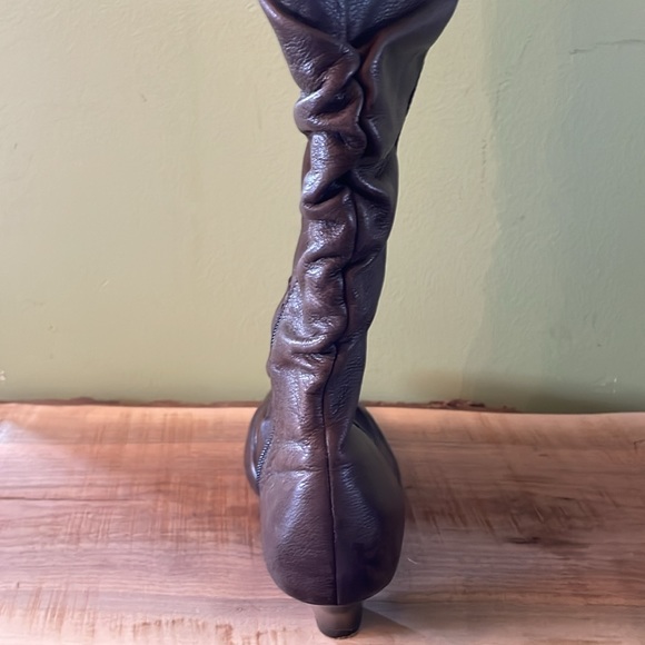 Rinaldi brown mid-calf “slouch detail” boots. - Picture 9 of 12